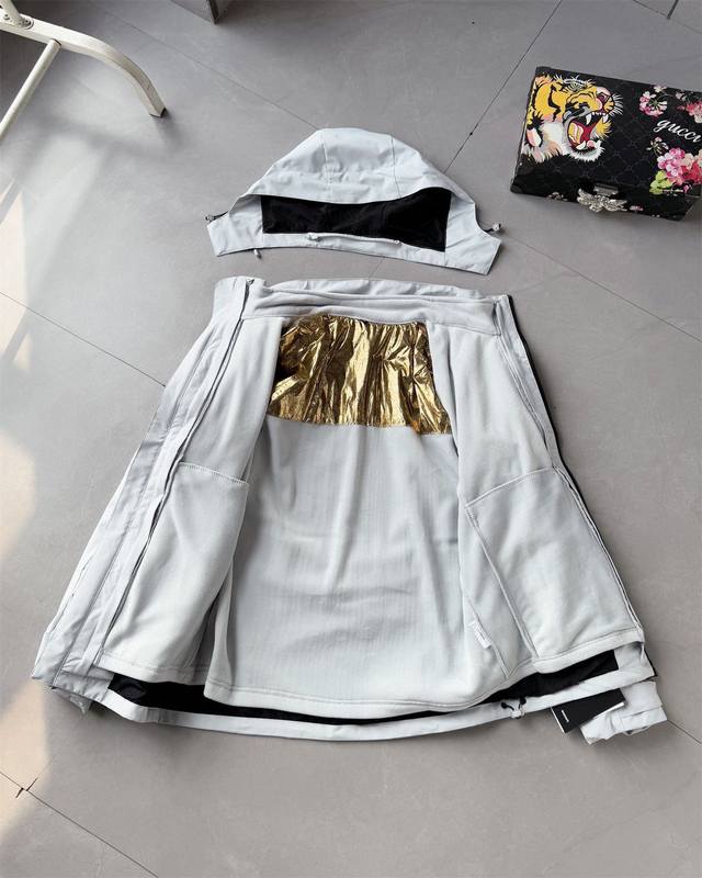 Descente Winter 2025 New Outdoor 3-in-1 Couple Windbreaker Jacket! Features a de