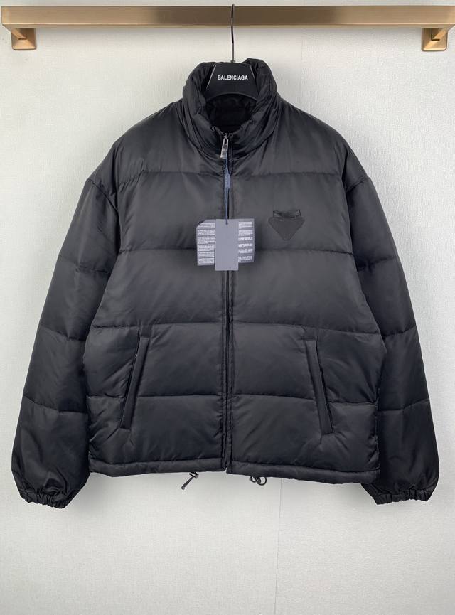 Prada stand-up collar solid color zip-up long-sleeved down jacket. Authentic pr