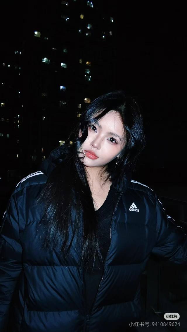 Adidas embroidered three stripes classic hooded solid color unisex down jacket.