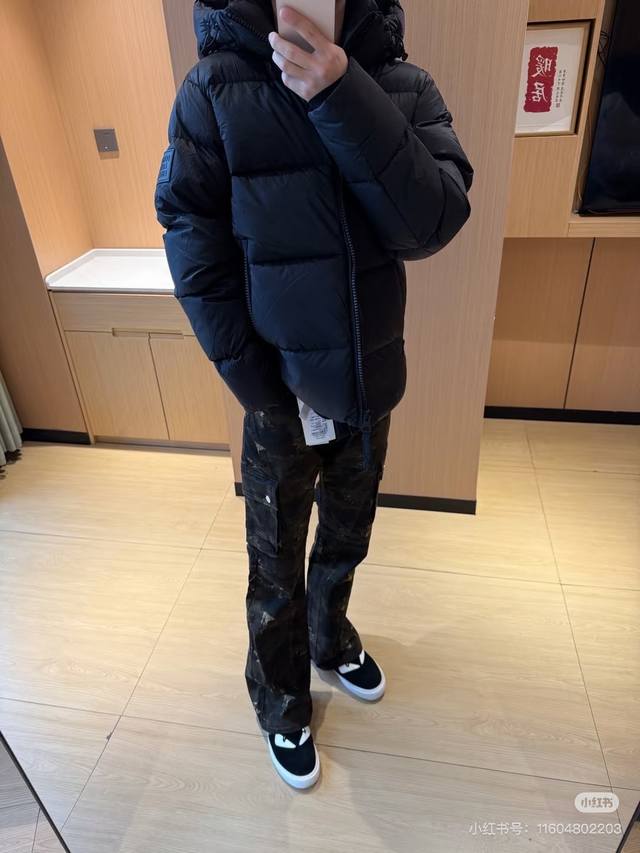 Burberry Hot Selling Black Warrior Down Jacket Original 1:1 Custom-Made Hardware