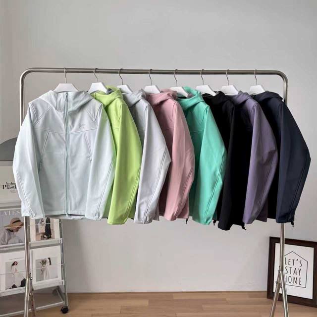 Arcteryx Gamma series solid color warm softshell stand-collar windbreaker with