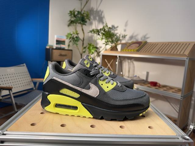 Nike Air Max 90 Trendy Low-Top Running Shoes for Men ( ) Sizes: 40, 40.5, 41, 4