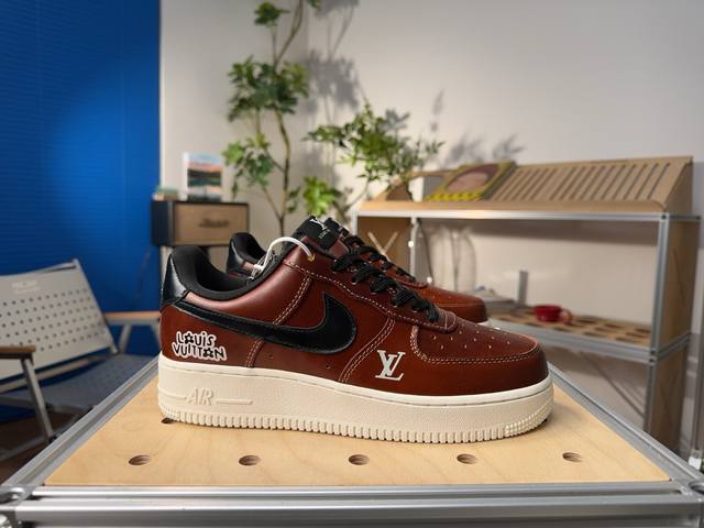 Custom Nike Air Force 1 '07 Low (Top Layer) Sizes: 36, 36.5, 37.5, 38, 38.5, 39,