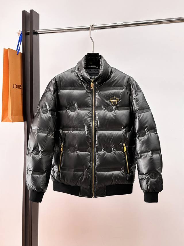 Versace 2026 Autumn/Winter New Down Jacket. This is touted as the most expensiv