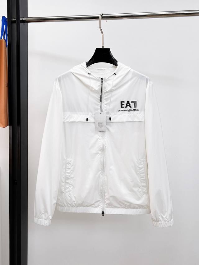 Armani 2026 Spring New Arrival Jacket. A runway piece in perfect condition, com