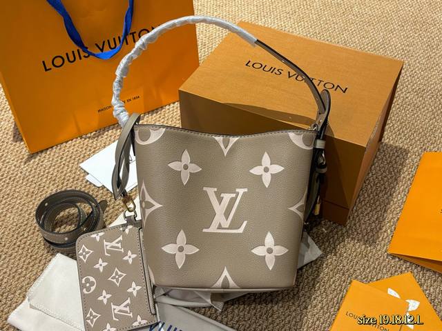 Gift Box Packaging The LV All Inbb handbag is crafted from Monogram calfskin wit