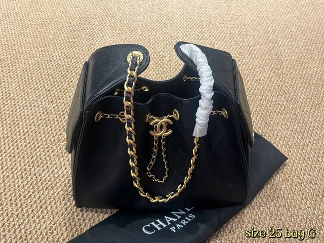Top-grain leather Chanel 25Bag shoulder bag. Super soft and incredibly comfortab