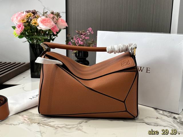 Comes with box Size: 29*19Cm Large Loewe geometric puzzle bag Truly a must-have