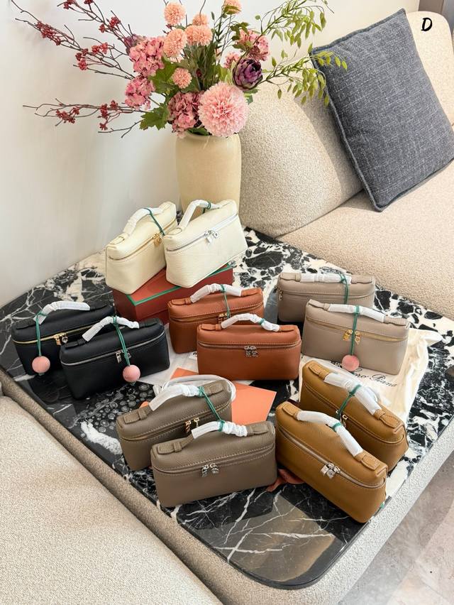 Loro Piana L19 Lunch Bag The Loro Piana Extra Pocket L19 lunch bag is made of to