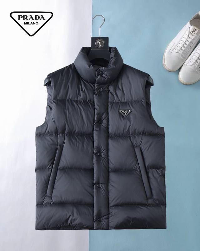 Prada 2025 Autumn/Winter New Down Vest, all 90% down. Featuring the classic log