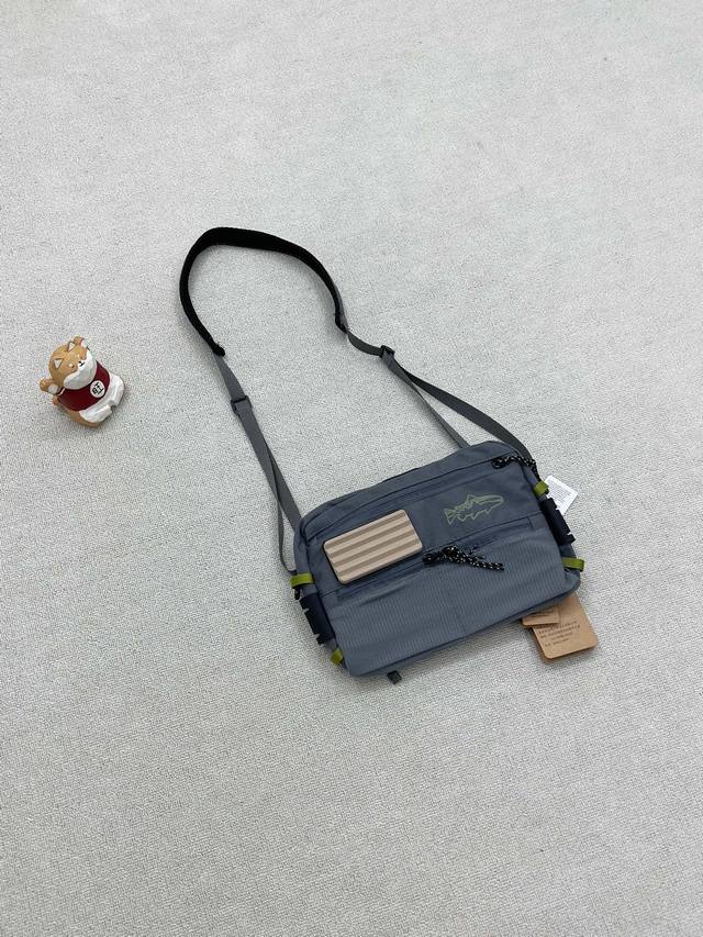 Order number 12272. is here with a bang, a trendy fashion item. Patagonia 3L Ste