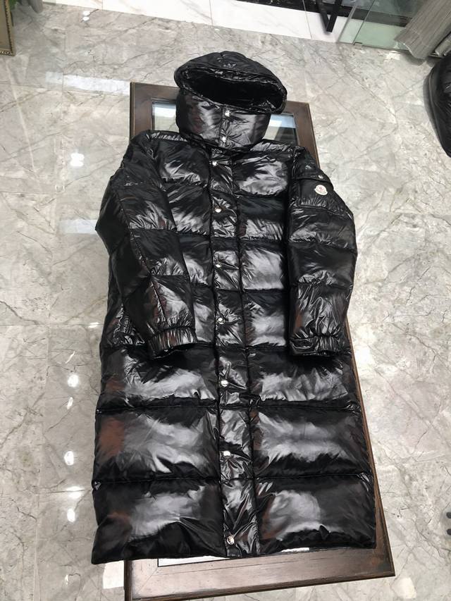 Walking Quilt! Super Hot Item! Mon*Ler's latest long hooded down jacket from the