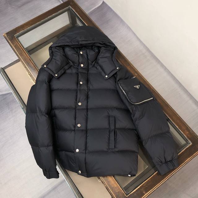 Prada Fall/Winter 2025 Newest Down Jacket, High-End Custom Design, Super Stylis
