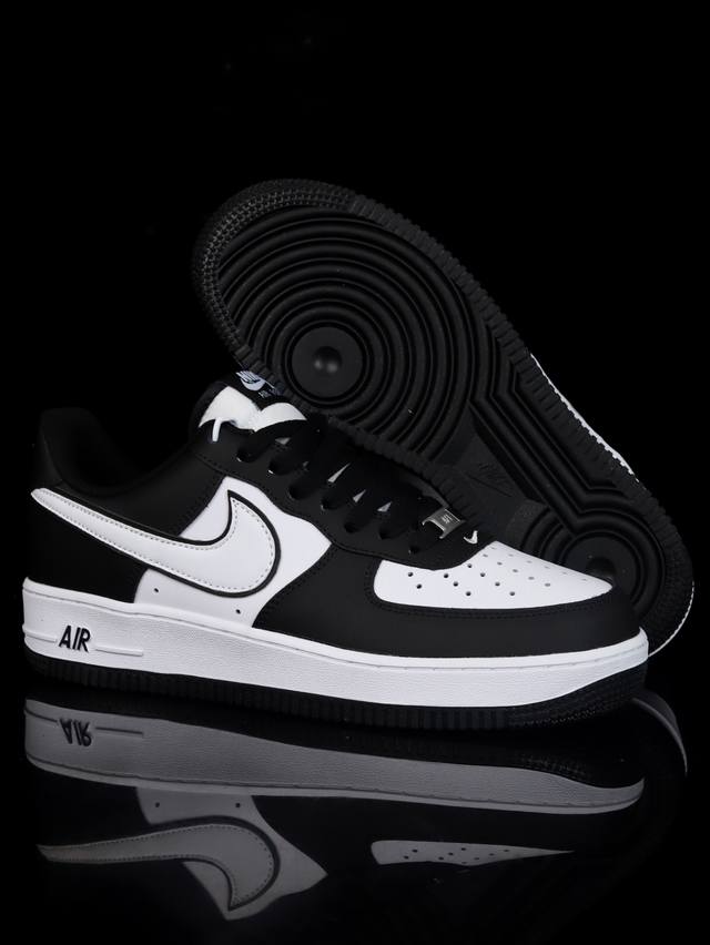 S version black and white panda shoes. Locally discounted. The ultimate in cost-