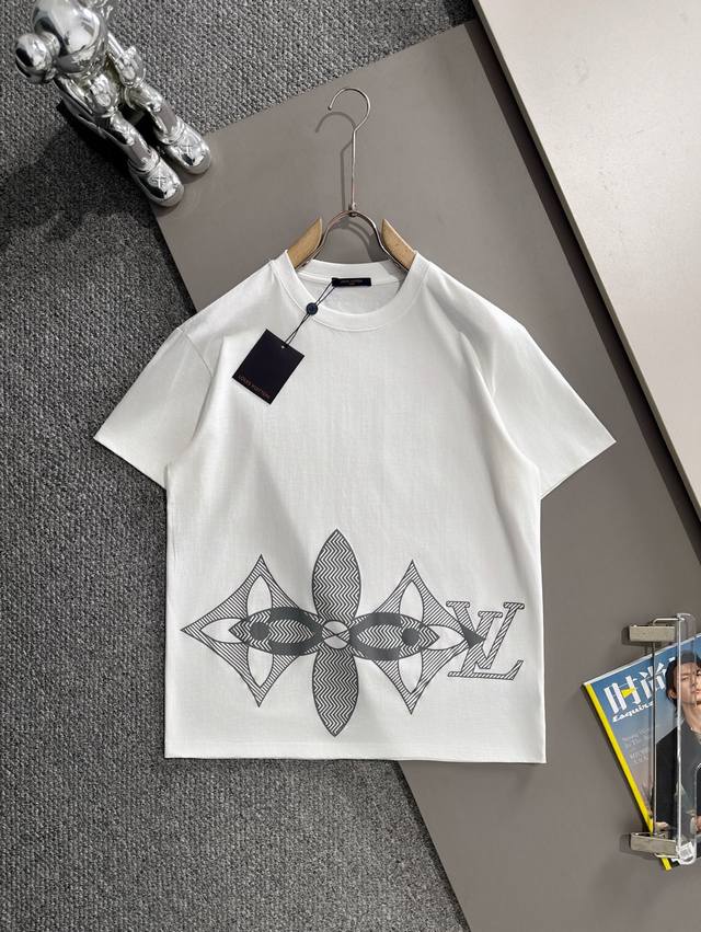 Louis Vuitton LV 2026 New Short-Sleeve T-Shirt, a must-have for men and women's