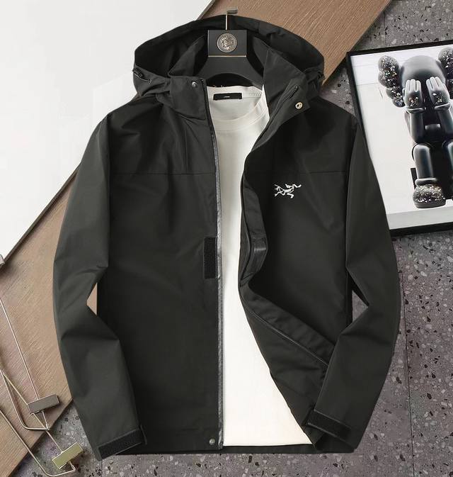 Arc'teryx 2025 Fall New Arrival Jacket. A runway piece in perfect condition, co