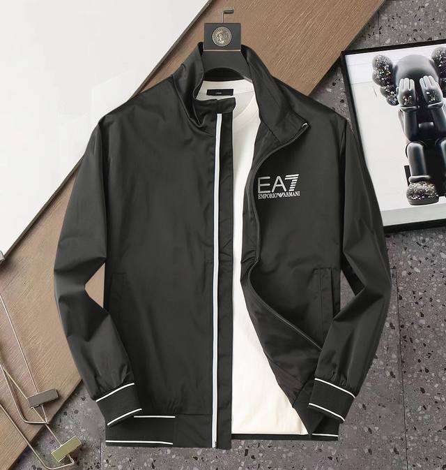 Armani 2025 Fall New Arrival Jacket. A runway piece in perfect condition, comfo