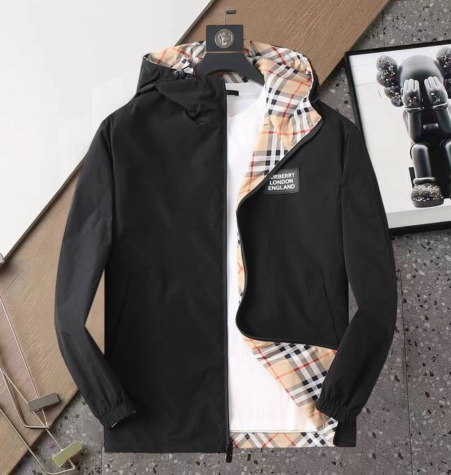 Burberry Reversible Jacket, 2025 Fall New Arrival. A runway piece in perfect co