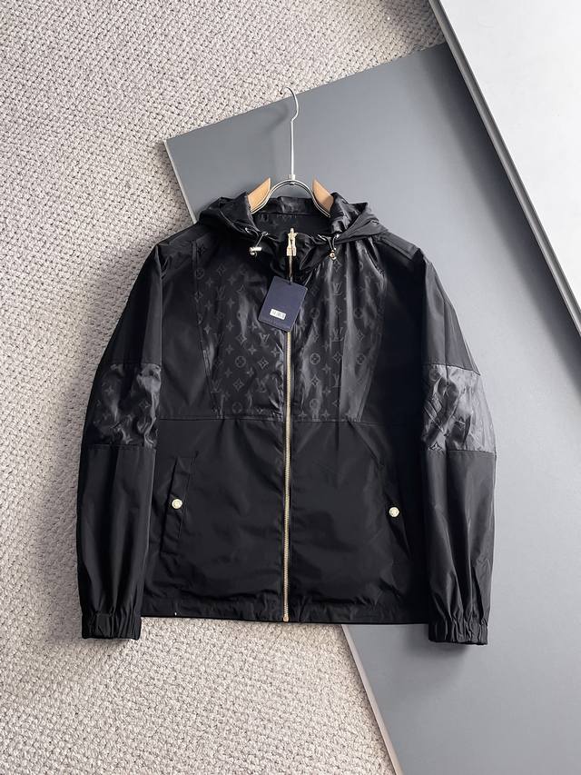 Lv Reversible jacket, new autumn 2025 style. A runway piece in perfect condition