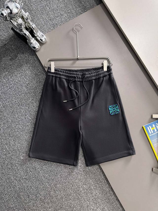 Loewe 2025 Spring/Summer New Elastic Waist Casual Shorts. Made with premium pure