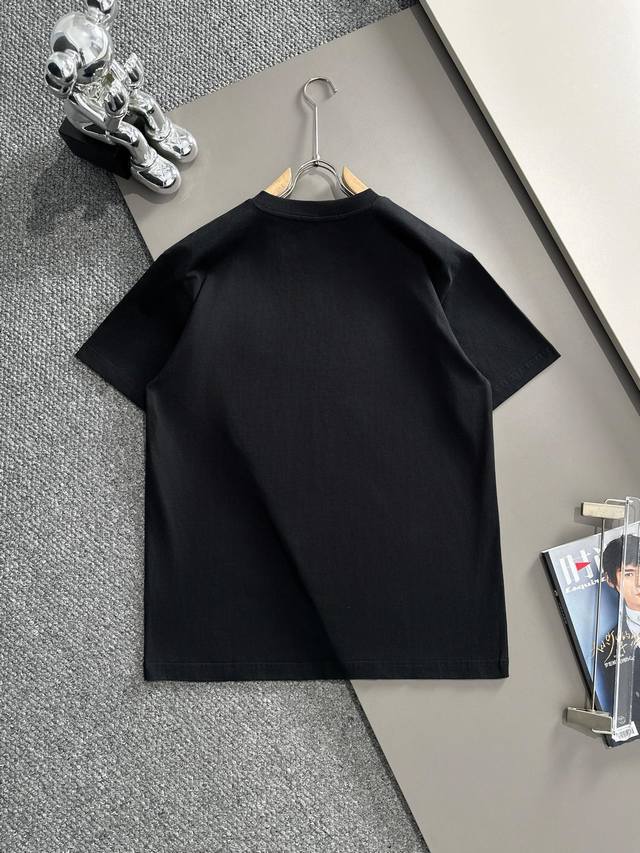 Loewe Spring/Summer Limited Edition Crew Neck Short Sleeve T-Shirt. Delicate tex