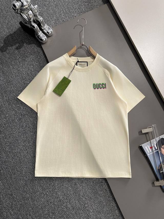 Gucci Spring/Summer Limited Edition Crew Neck Short Sleeve T-Shirt. The fabric i