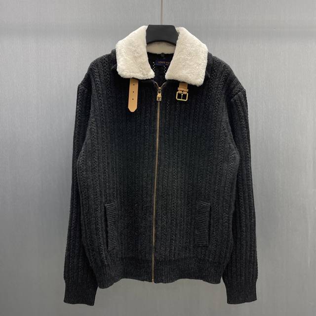 Lu Cashmere Buckle Knit Sweater Size: S-XL This dark-colored zip-up belted jacke