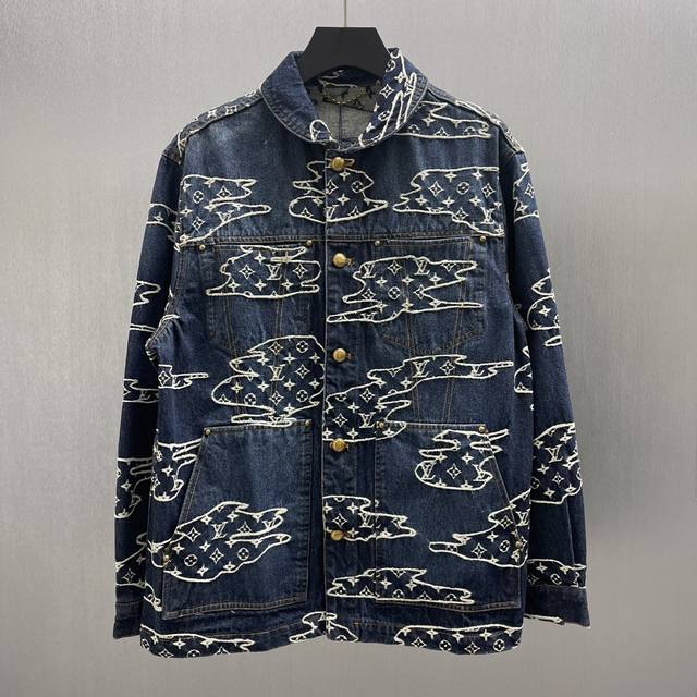 Lu Cloud Denim Shirt Jacket Size: S-XL This workwear belted jacket features a li