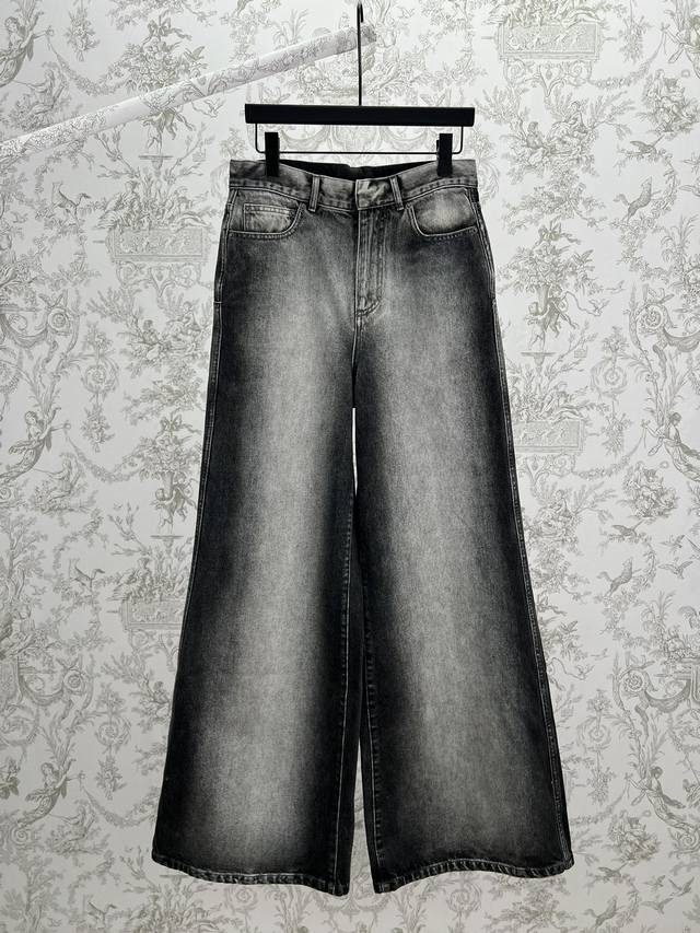 Dior 25Ss New Denim Cargo Pants. These cargo pants have a loose fit and feature