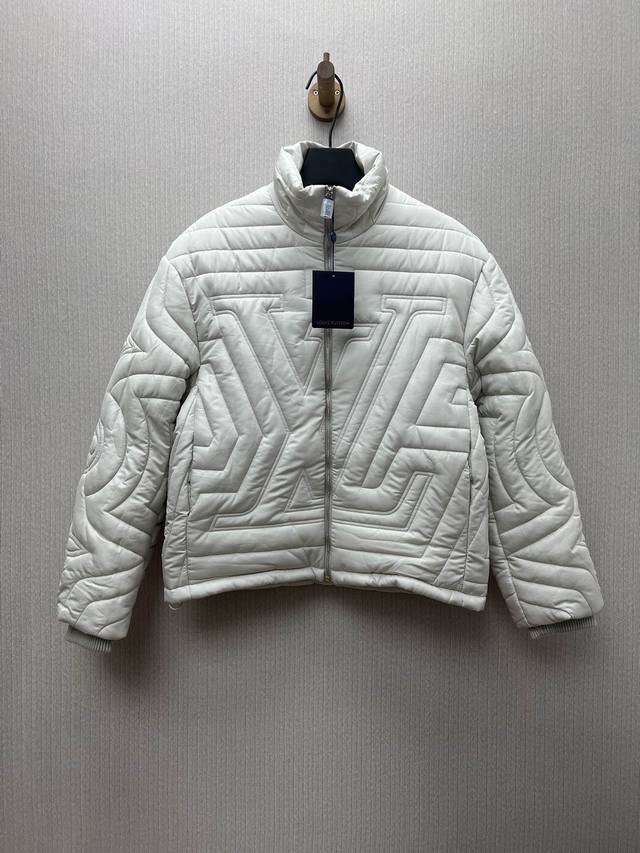 Louis Vuitton's new 24Ss quilted belted jacket is inspired by the attire of urb