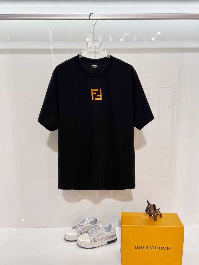Fendi High-Quality 320g Crew Neck Short Sleeve T-Shirt. Features the brand's cla