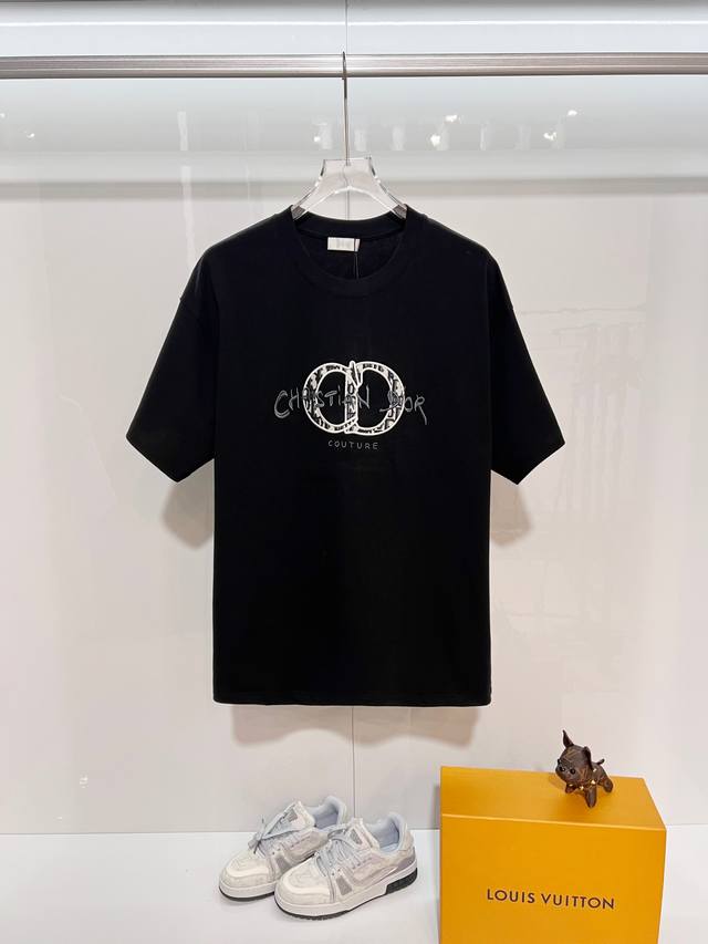 Dior High-Quality 320g Crew Neck Short Sleeve T-Shirt. Features the brand's clas