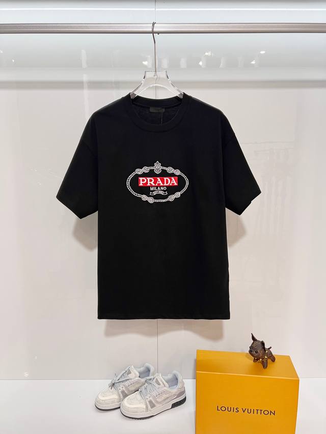 Prada High-Quality 320g Crew Neck Short Sleeve T-Shirt. Features classic brand