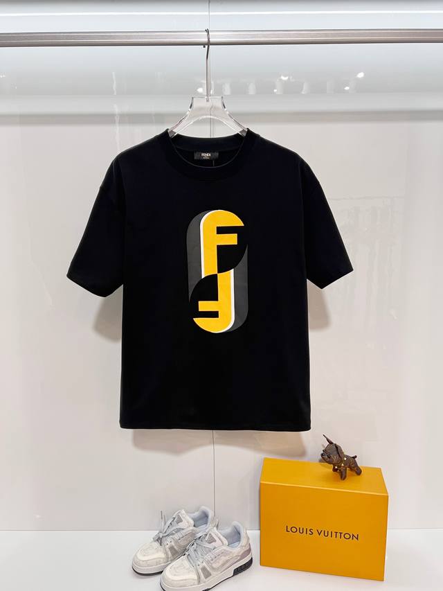 Fendi High-Quality 320g Crew Neck Short Sleeve T-Shirt. Features classic color-b