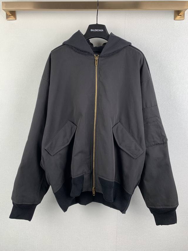 Balenciaga 25Fw Heavy-duty cotton jacket with front and back panels. The outer l