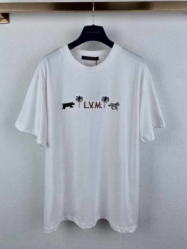 Louis Vuitton New Embroidered Short-Sleeve T-Shirt. This T-shirt is made of ligh