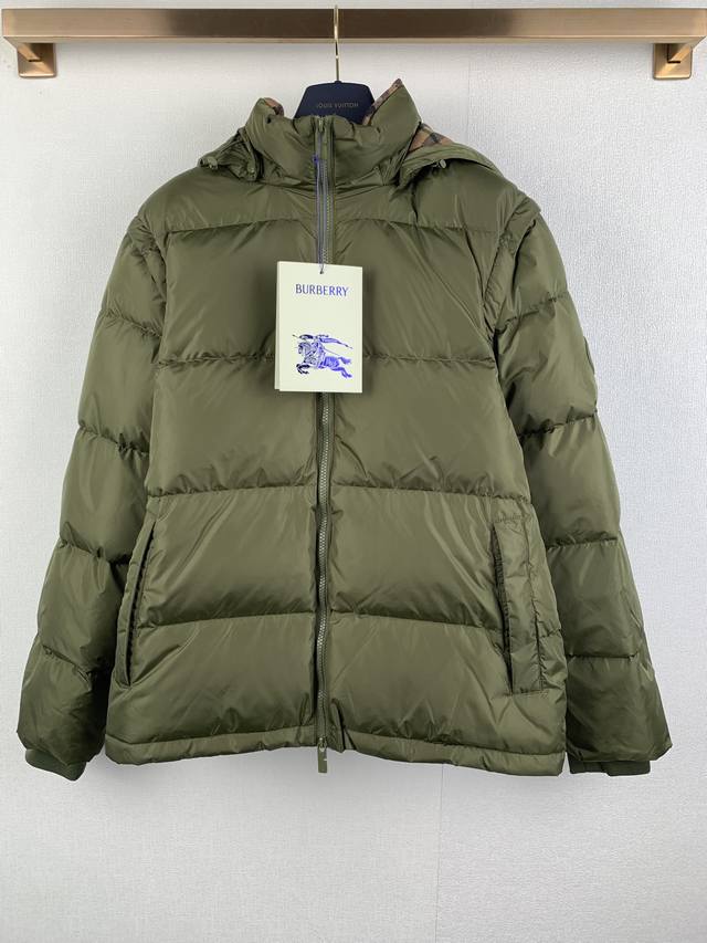 Burberry Detachable Sleeve Down Jacket ( ) is filled with 90% goose down, making