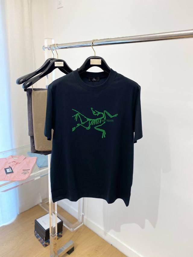 Arc'teryx, new short-sleeved T-shirt, stylish and cool, featuring a graphic log