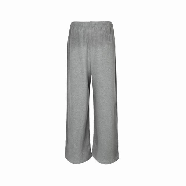 Exquisitely Retouched Photos, Worry-Free After-Sales Service. Acne Studios Blur