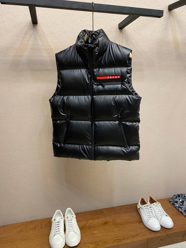 Prada Autumn/Winter New Down Vest, High-End Custom Filling with Top-Quality Nat