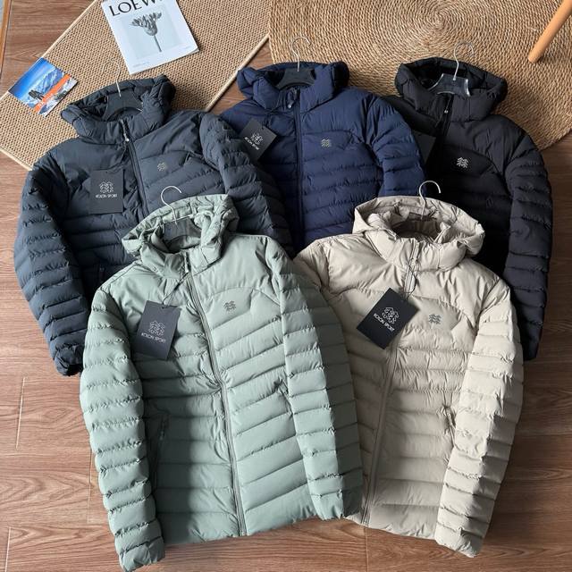 Kolon Sport Outdoor Padded Jacket | Technological Warmth and Stylish Design Comb