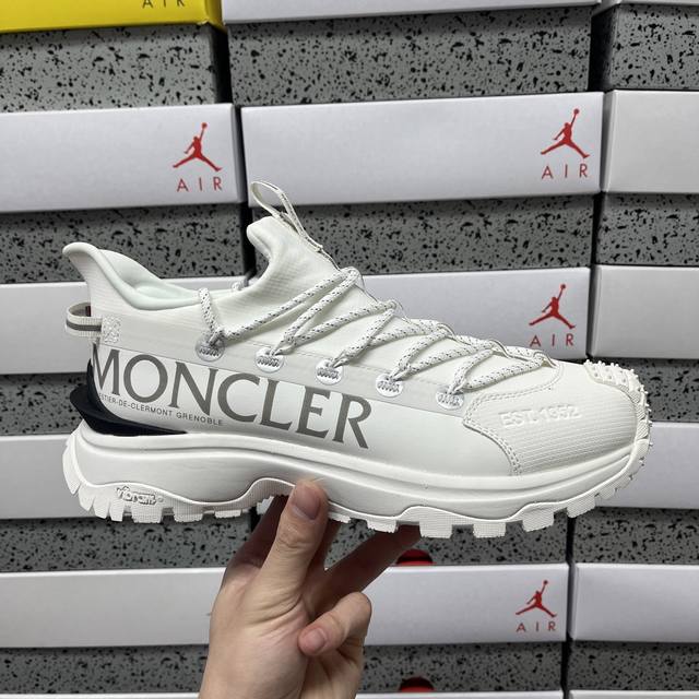 Y Moncler Trailgrip GTX ripstop mountain outdoor shoes. The upper is made of Cor