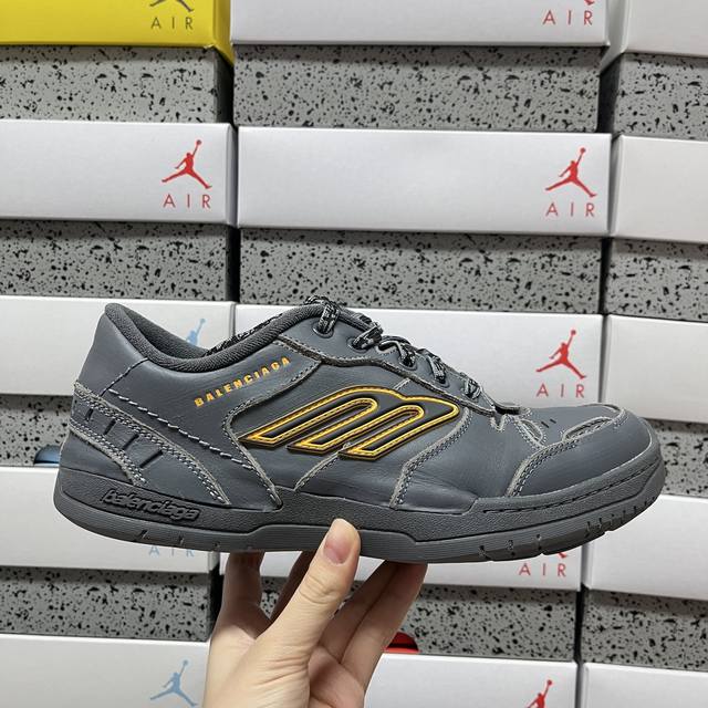 pk Balenciaga 18th Generation Hamptons Handcrafted Distressed Leather Round Toe