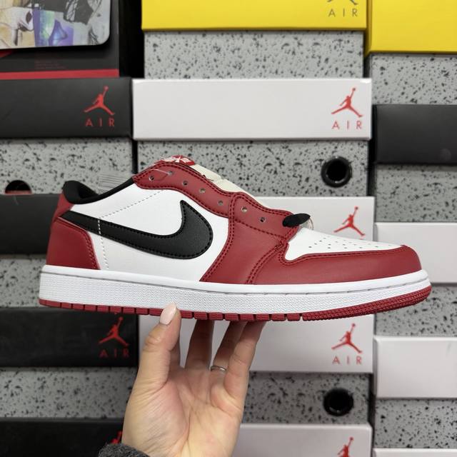Qingyuan Air Jordan 1 Low Og Black Muslin Varsity Red Low-top Retro Chicago Hq69