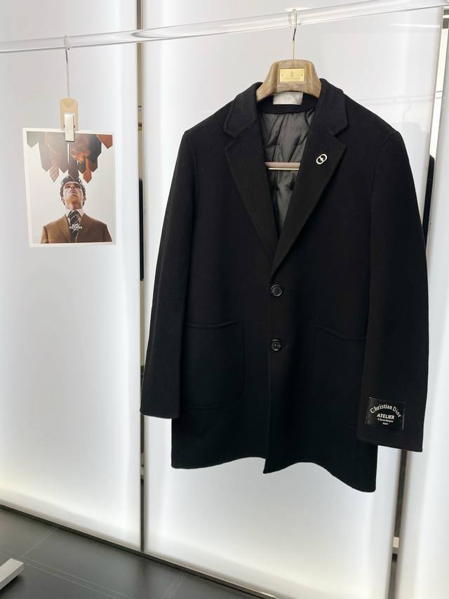 Price Adjustment. Mid-length coat - Dior's latest men's fleece coat, a must-have