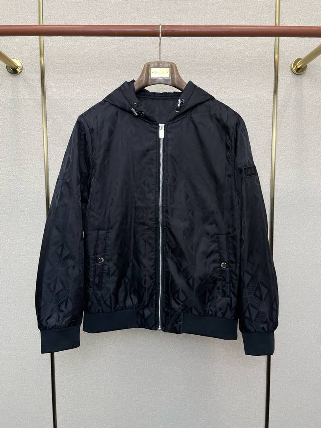 Dior is going all out to release this new original men's casual jacket. It's bre