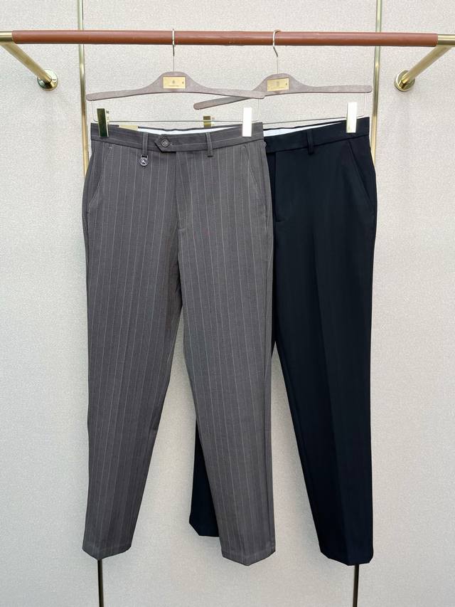 Burberry's latest high-end casual trousers, a must-have item! Made with custom-m