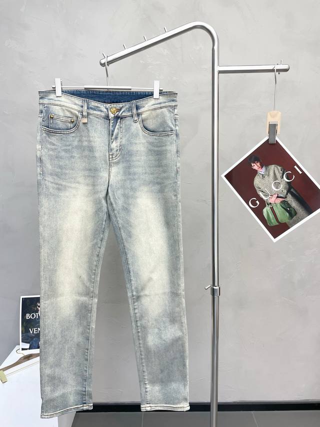 Louis Vuitton's latest casual jeans, a high-end version made with breathable an