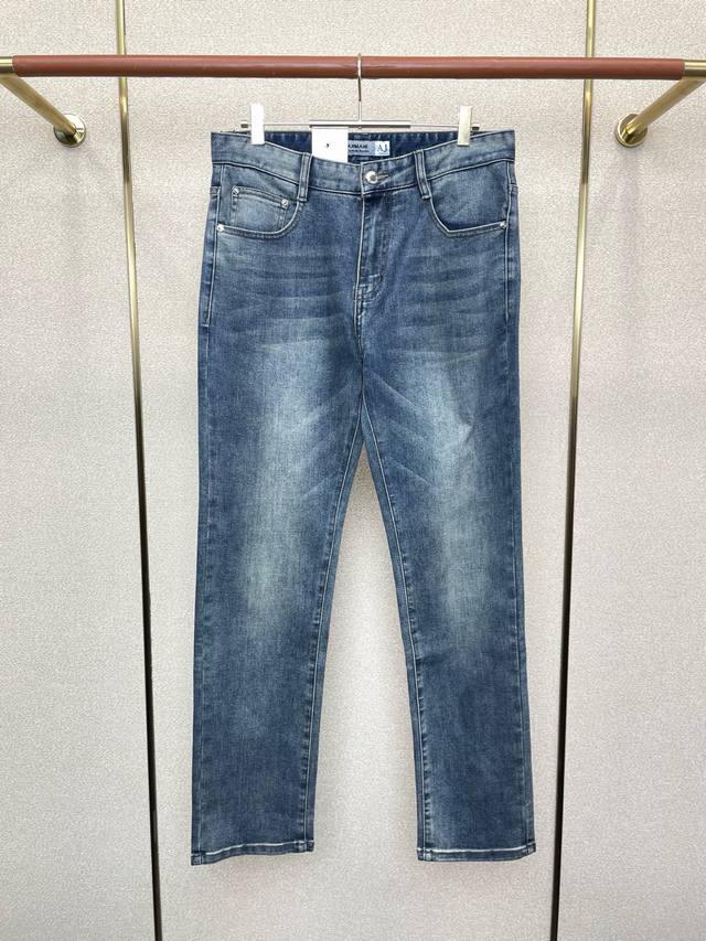 Armani's latest high-end casual jeans, a must-have item! Made with custom-made,