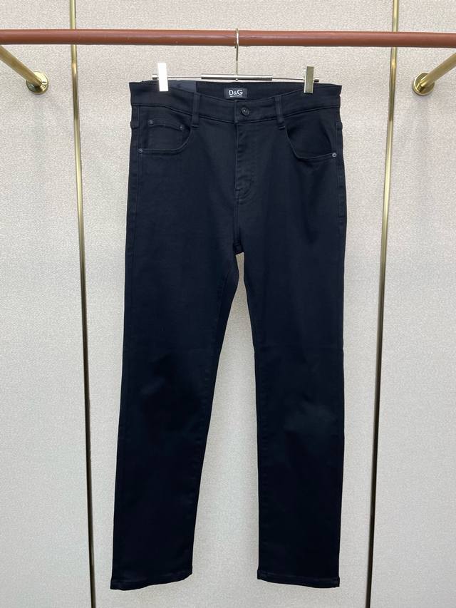 Dolce & Gabbana's latest high-end casual jeans, a must-have from the brand! Made